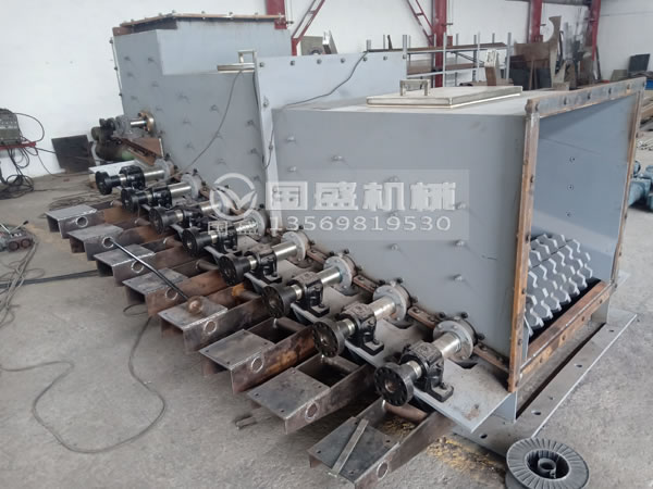 原煤分級(jí)專(zhuān)用滾軸篩煤機(jī) 原煤分級(jí)專(zhuān)用滾軸篩煤機(jī)